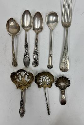 Sale Photo Thumbnail #174: One spoon is bent and chewed up on edges, but the rest are in good condition. Total weight: 185g