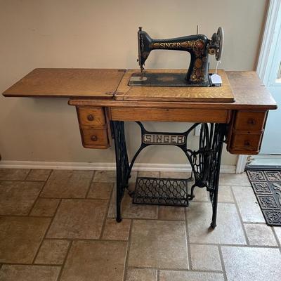 Antique Singer Sewing Machine Lot