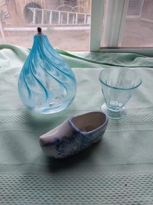 VINTAGE BLUE GLASS AND MADE IN JAPAN CHINA SHOE