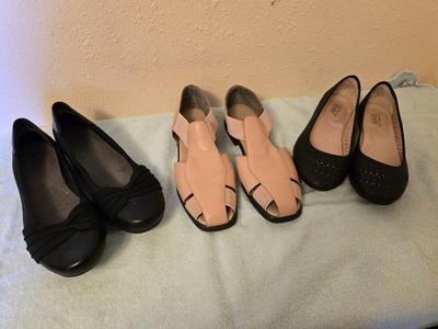 Two pairs of flats and a pair of sandals - 9W