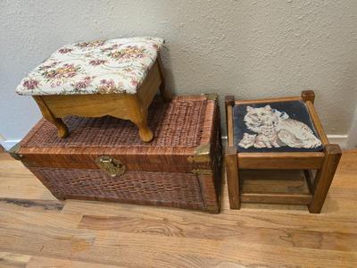 Wicker trunk with two small footstools