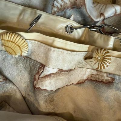 Shell Bathroom Decor incl. Art by Lois Carlisle (B2-BM)