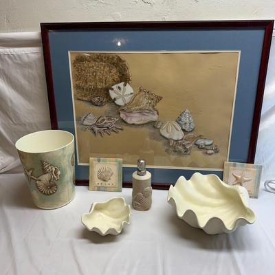 Shell Bathroom Decor incl. Art by Lois Carlisle (B2-BM)
