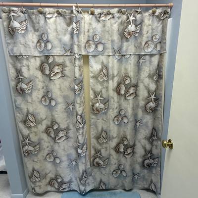 Shell Bathroom Decor incl. Art by Lois Carlisle (B2-BM)