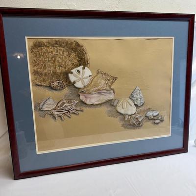 Shell Bathroom Decor incl. Art by Lois Carlisle (B2-BM)