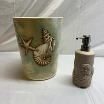 Shell Bathroom Decor incl. Art by Lois Carlisle (B2-BM)