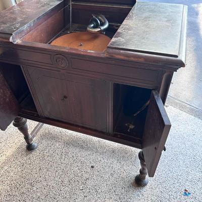 1926 Antique Victor Victrola Talking Machine - IT WORKS!!!