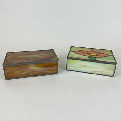 Sale Photo Thumbnail #972: Flower Motif design on top
Measures: 7" wide x 5.25" deep x 2.25" high