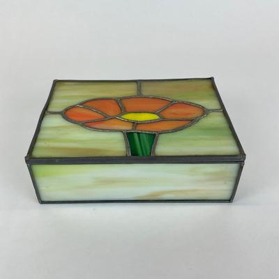 Sale Photo Thumbnail #971: Flower Motif design on top
Measures: 7" wide x 5.25" deep x 2.25" high