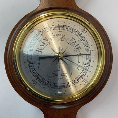 Sale Photo Thumbnail #983: Made of mahogany wood, battery operated
Model 612-712
Measures: 25.5" high