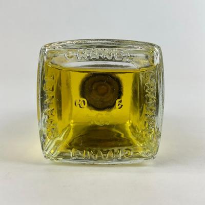 Sale Photo Thumbnail #1040: Features a blend of Floral & Green Notes
2 fl oz