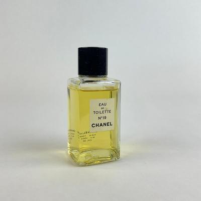 Sale Photo Thumbnail #1039: Features a blend of Floral & Green Notes
2 fl oz