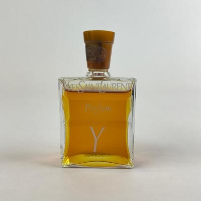 Sale Photo Thumbnail #1047: Lid has some damage
Notes of fresh geranium, invigorating pine, sensual patchouli, rich fir balsam
1 fl oz