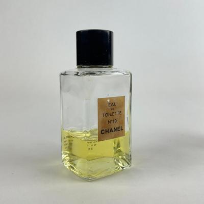 Sale Photo Thumbnail #1049: Eau De Cologne Bois Des Iles Chanel Paris
No. 19 Eau De Toilette
Both bottles are less than half full