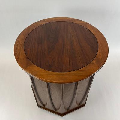 Sale Photo Thumbnail #1119: Measures: 19" diameter x 21" high