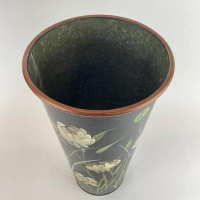 Sale Photo Thumbnail #1134: Measures: 20" high x 10.5" diameter