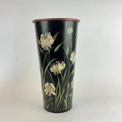 Sale Photo Thumbnail #1131: Measures: 20" high x 10.5" diameter