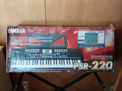 YAMAHA ELECTRIC KEYBOARD WITH STAND
