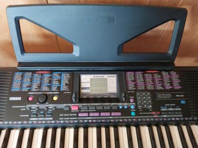 YAMAHA ELECTRIC KEYBOARD WITH STAND