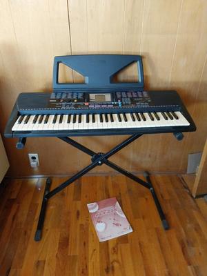 YAMAHA ELECTRIC KEYBOARD WITH STAND