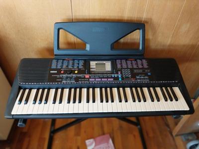 YAMAHA ELECTRIC KEYBOARD WITH STAND