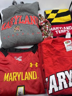 University of Maryland Terrapins - Fan Bundle w/signed Jersey
