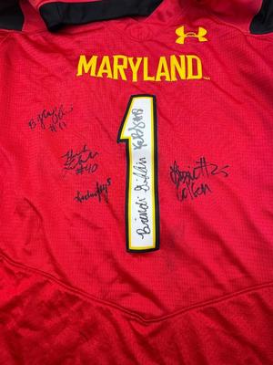 University of Maryland Terrapins - Fan Bundle w/signed Jersey