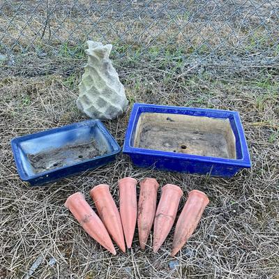 Sale Photo Thumbnail #1285: Broken concrete pineapple included, 6 terracotta spikes
Big tray: 10" wide x 13" long
Small tray: 7.25" wide x 10.25" long
Pineapple: 10" high