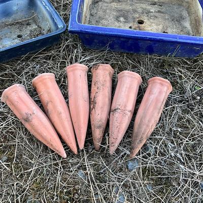 Sale Photo Thumbnail #1287: Broken concrete pineapple included, 6 terracotta spikes
Big tray: 10" wide x 13" long
Small tray: 7.25" wide x 10.25" long
Pineapple: 10" high