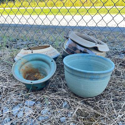 Sale Photo Thumbnail #1289: Three hanging pots, one missing string, one non hanging
Biggest pot: 8" high x 8.5" diameter