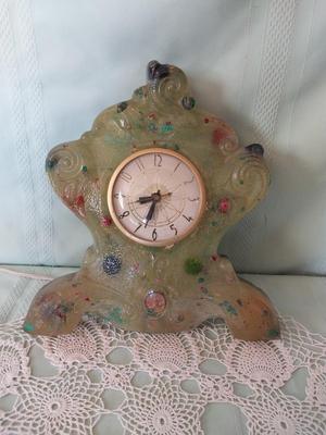 UNIQUE TABLE CLOCK AND GLASS PLANTER