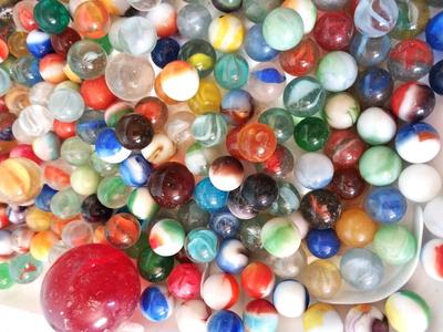 NICE LARGE COLLECTION OF MARBLES
