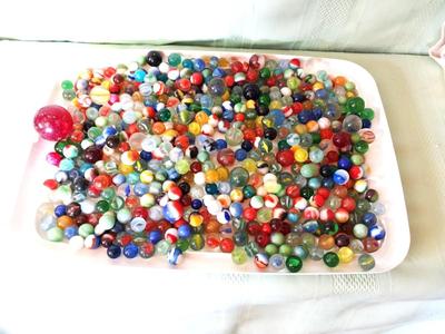 NICE LARGE COLLECTION OF MARBLES