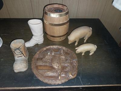 WOODEN BARREL BANK AND SMALL FIGURINES