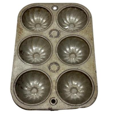 Sale Photo Thumbnail #415: Lot of 3 Vintage Metal Bakeware Baking Pieces
Bake-Rite Square Cake Pan, Bake King round cake pan with rotating insert, and 6 Cup Muffin/Cupcake Mold. All show age and patina consistent with vintage use.