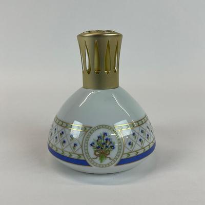 Sale Photo Thumbnail #1375: Measures: 5.5" high x 4.5" diameter