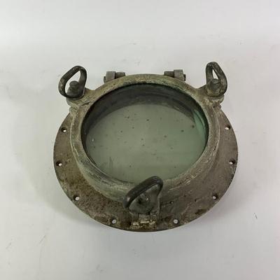 Sale Photo Thumbnail #1415: Features Hinges and a locking mechanism, thick round glass. Measures: 12.5" diameter x 3.75" high