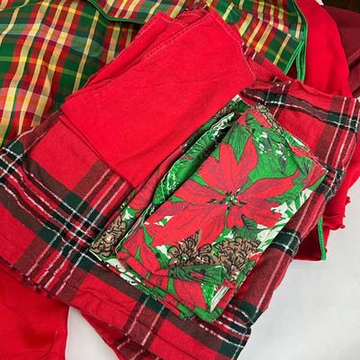 Sale Photo Thumbnail #1452: Christmas tree skirt, sheets, napkins, table cloths