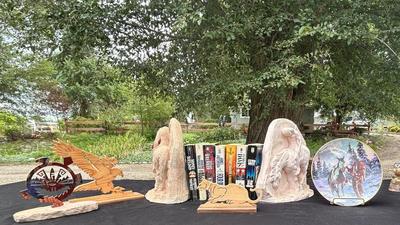 END OF THE TRAIL BOOK ENDS A VARIETY OF NOVELS AND OTHER NATIVE AMERICAN STYLE ITEMS