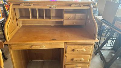 SUPER NICE SMALLER ROLL TOP DESK IN EXCELLENT CONDITION