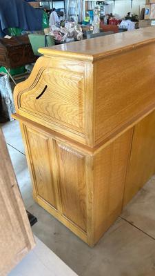 SUPER NICE SMALLER ROLL TOP DESK IN EXCELLENT CONDITION