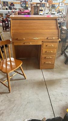 SUPER NICE SMALLER ROLL TOP DESK IN EXCELLENT CONDITION