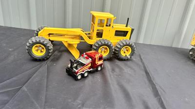 TONKA ROAD GRADER AND TONKA TOW TRUCK