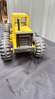 TONKA ROAD GRADER AND TONKA TOW TRUCK