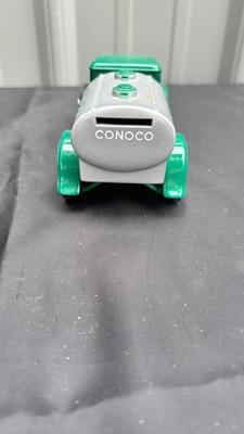 ERTL NEW HOLLAND 8360 TRACTOR AND DIE CAST CONOCO TRUCK BANK