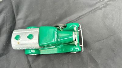 ERTL NEW HOLLAND 8360 TRACTOR AND DIE CAST CONOCO TRUCK BANK