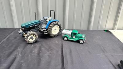 ERTL NEW HOLLAND 8360 TRACTOR AND DIE CAST CONOCO TRUCK BANK
