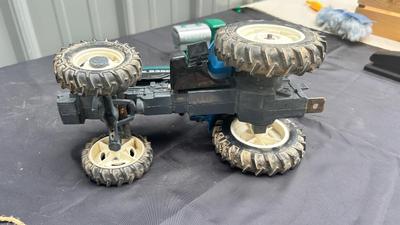 ERTL NEW HOLLAND 8360 TRACTOR AND DIE CAST CONOCO TRUCK BANK