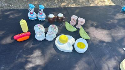 VINTAGE SALT & PEPPER SHAKERS