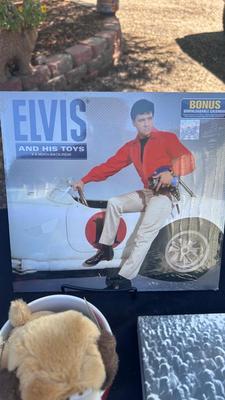 HUNKA HUNKA BURNING LOVE! WITH THE KING OF ROCK AND ROLL!